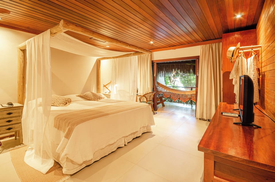 Deluxe Apartment | Premium bedding, minibar, in-room safe, desk