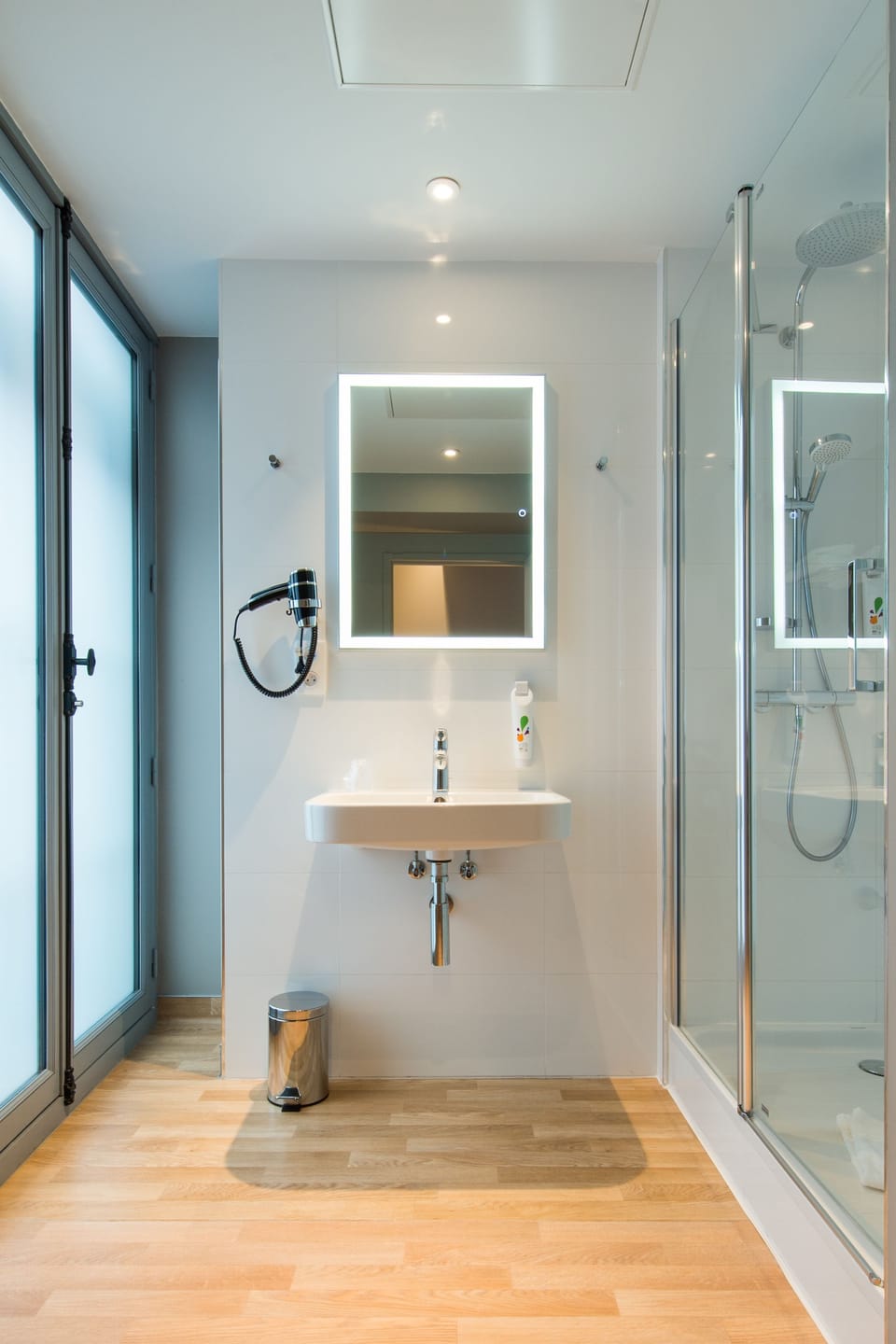 Eco-friendly toiletries, hair dryer, towels