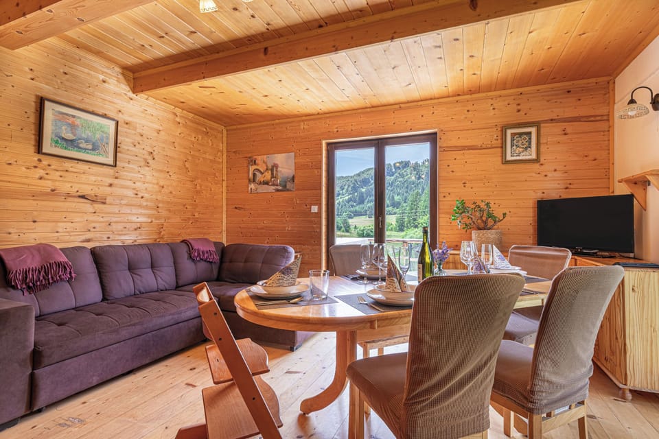 Family Chalet, 1 Bedroom, Balcony, Mountainside (Family Friendly Kraševec Lodge) | Dining