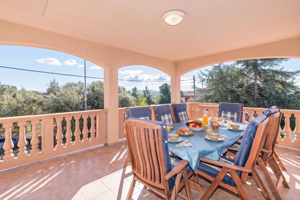Family House, 6 Bedrooms, 2 Bathrooms (Family Friendly Pool House Ana near) | Outdoor dining