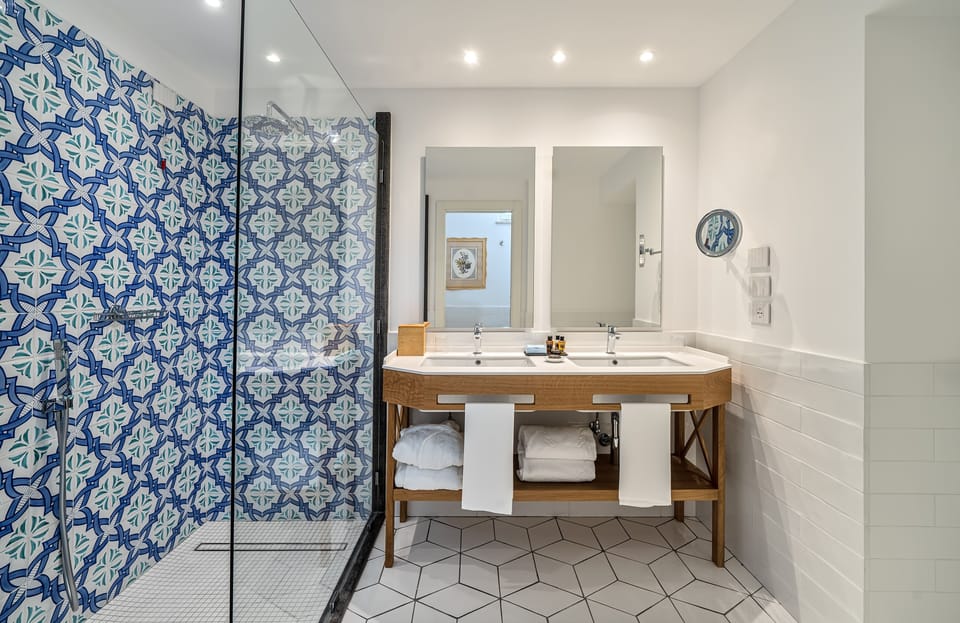 Premium Room, Terrace, Garden View | Bathroom sink