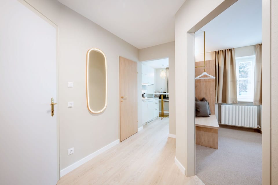 Hypo-allergenic bedding, in-room safe, desk, soundproofing