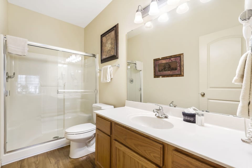 Queen Suite Bathroom