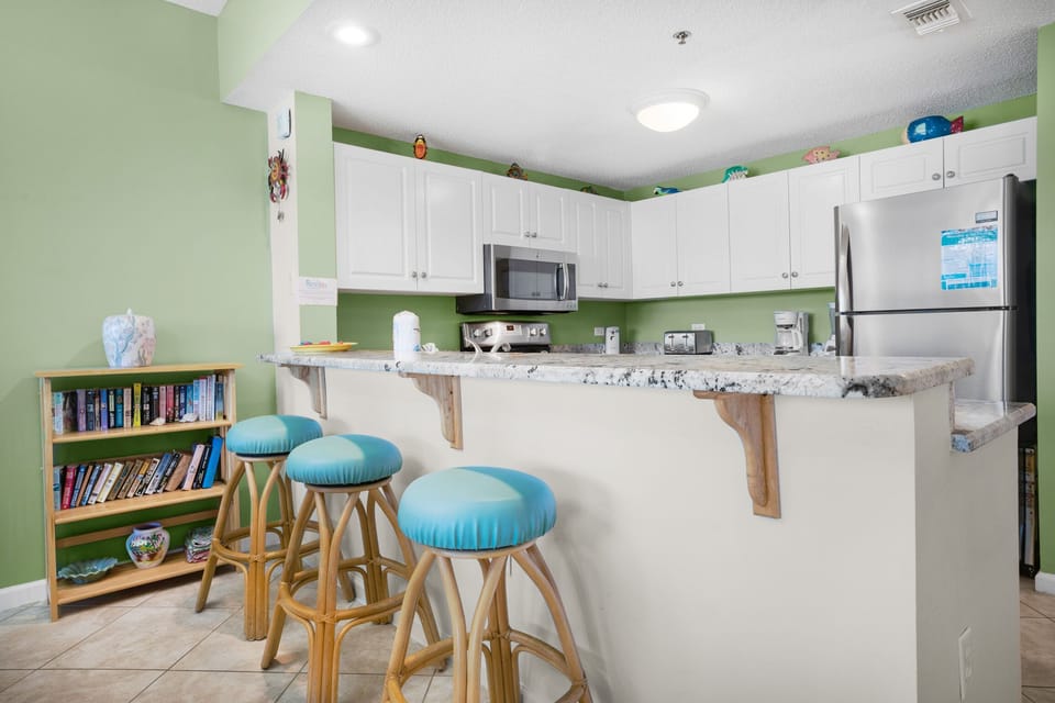 Eat in kitchen bar seats 3