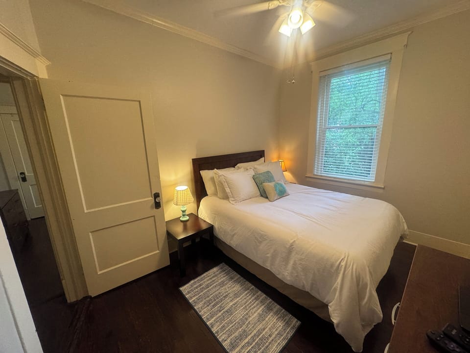 Bedroom 2 - Queen Bed, ceiling fan and tv with Roku (2)