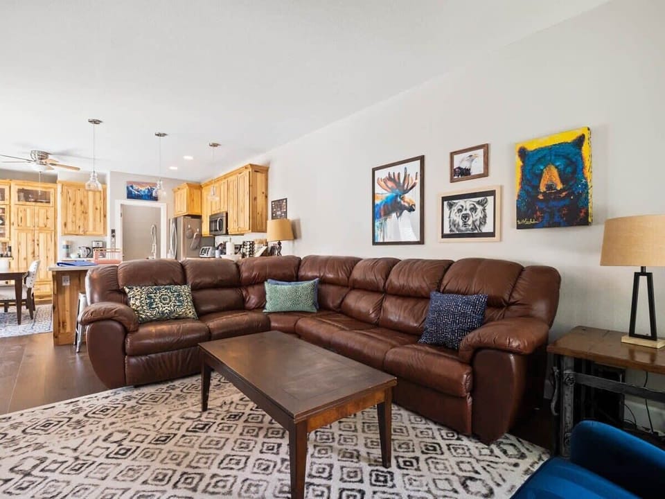 【Living Room】Second living space to spread the group out
