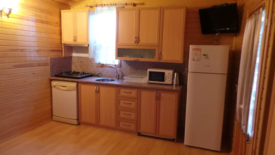 Tree House (Bungalov) | Private kitchenette | Coffee/tea maker, electric kettle