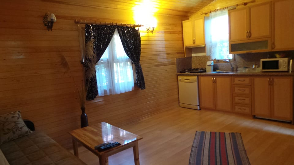 Tree House (Bungalov) | Private kitchenette | Coffee/tea maker, electric kettle