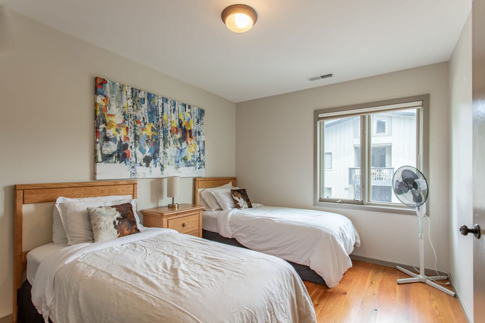 Twin bedroom