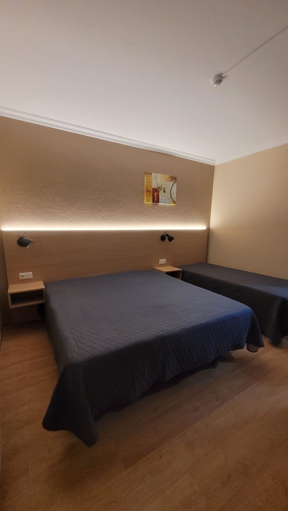 Double Room | Desk, soundproofing, rollaway beds, free WiFi