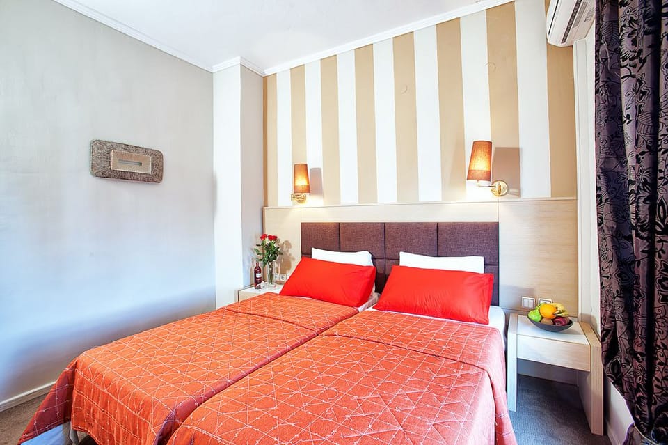 Premium bedding, minibar, desk, soundproofing