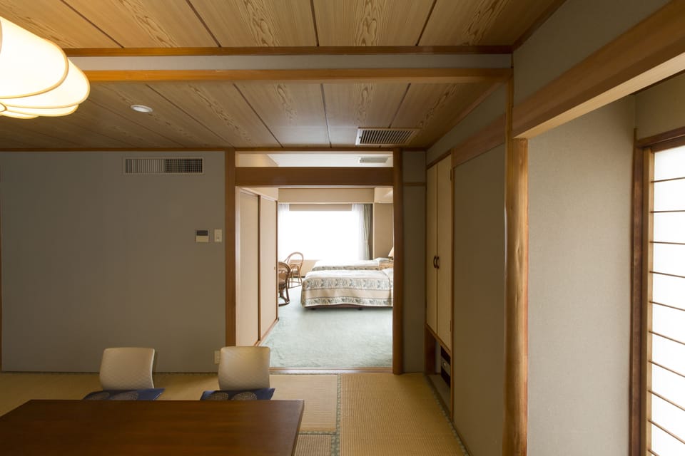 Corner Suite with Ocean View | Premium bedding, minibar, in-room safe, blackout drapes