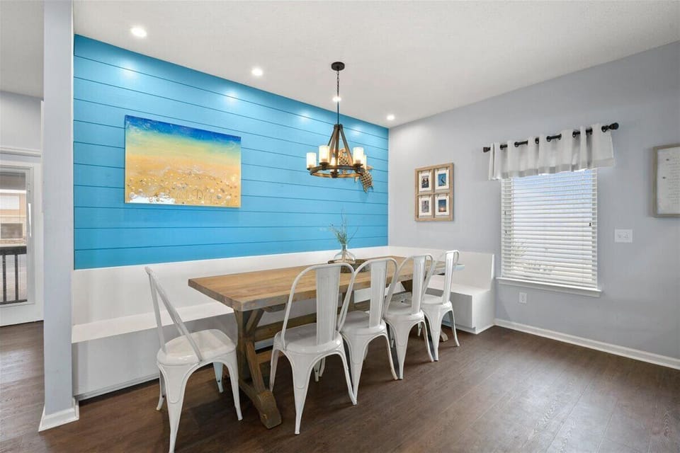 Bench seating makes this a perfect family house