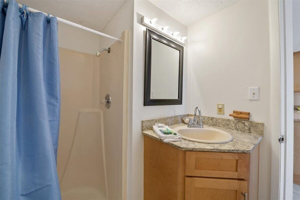 Downstairs full bathroom