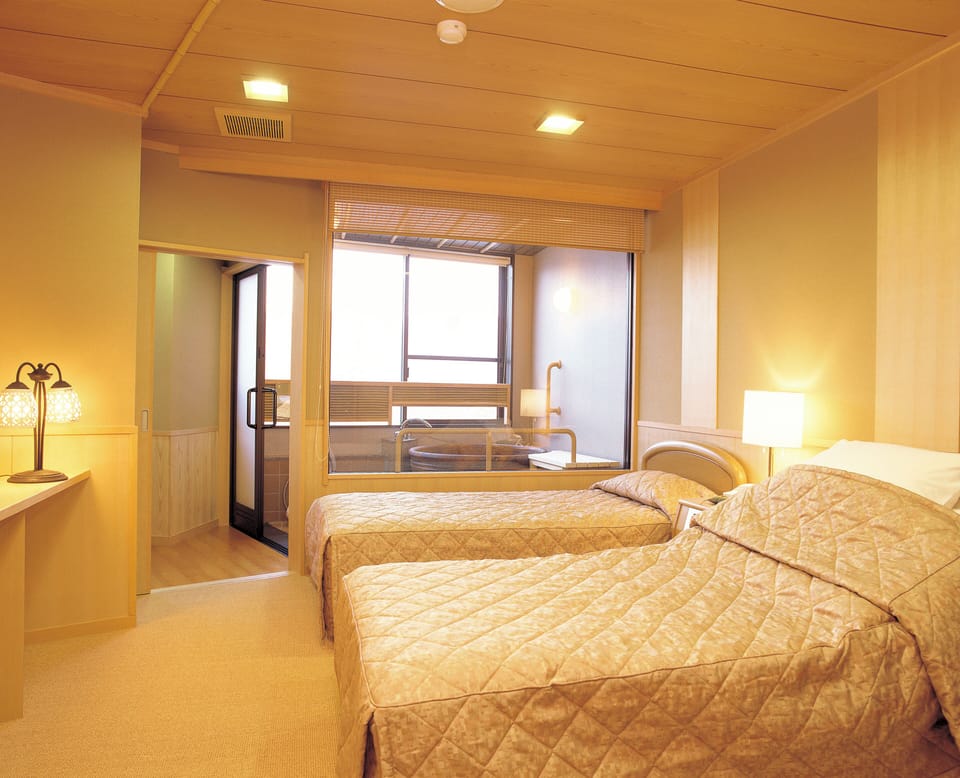 [Non-smoking] Japanese-Western style room with lakeside bath | In-room safe, free WiFi