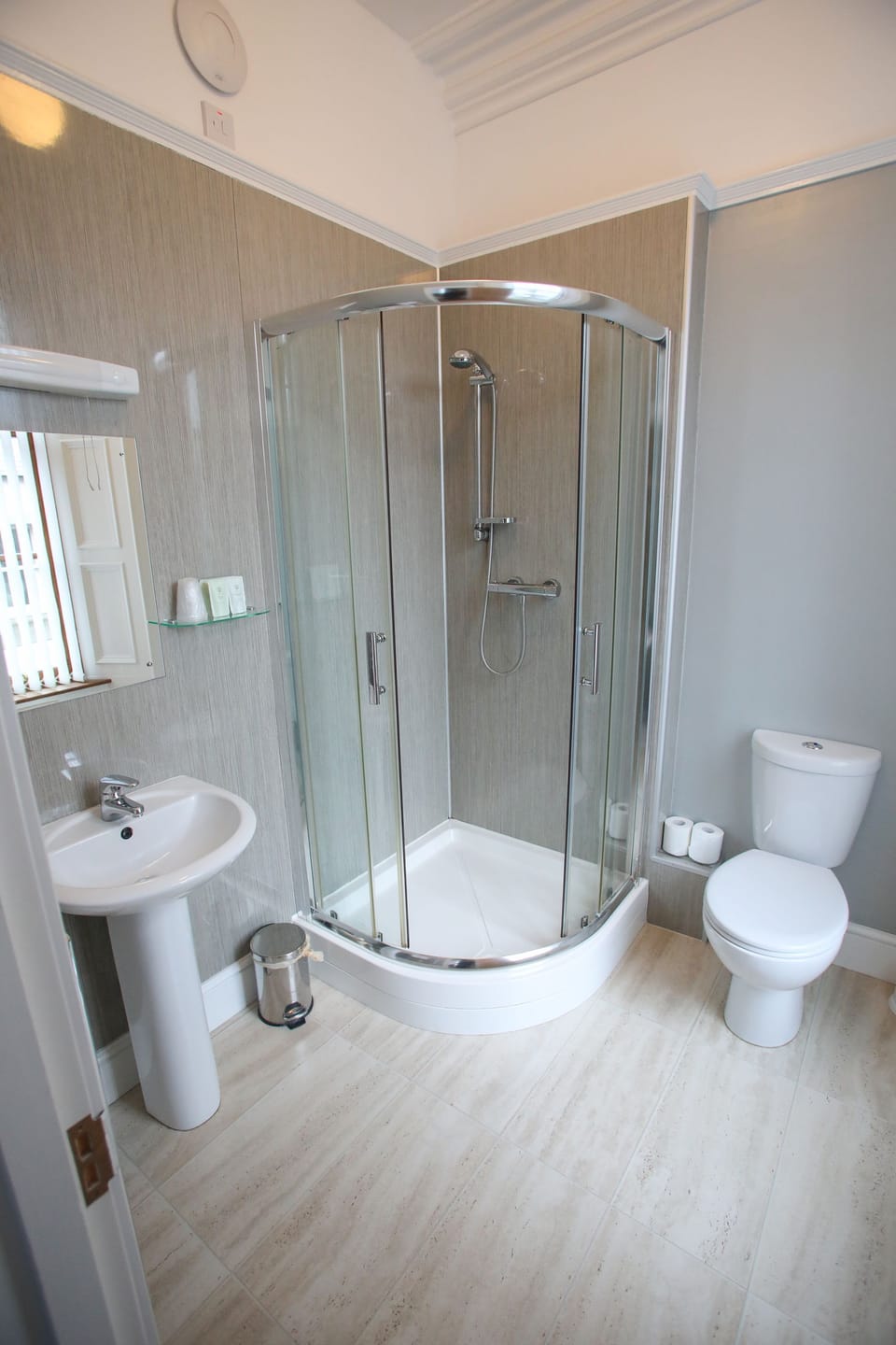 Family Room | Bathroom | Shower, hair dryer, towels, soap