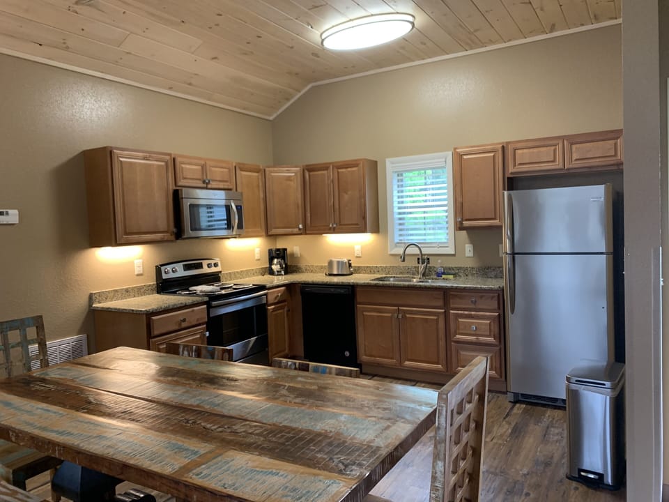 Cottage | Private kitchen | Full-size fridge, microwave, oven, dishwasher
