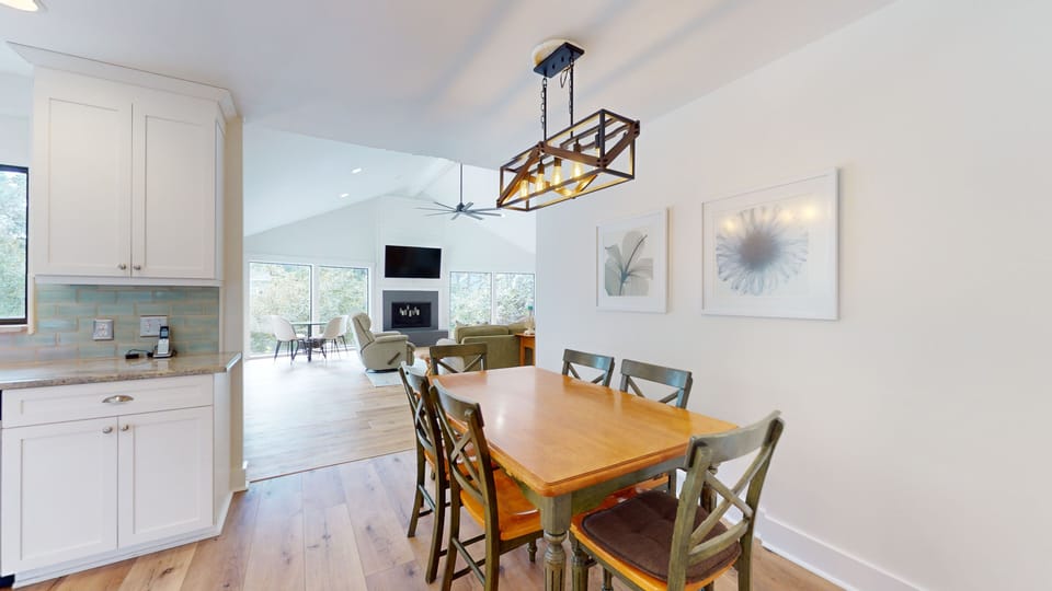 Eat-in Kitchen