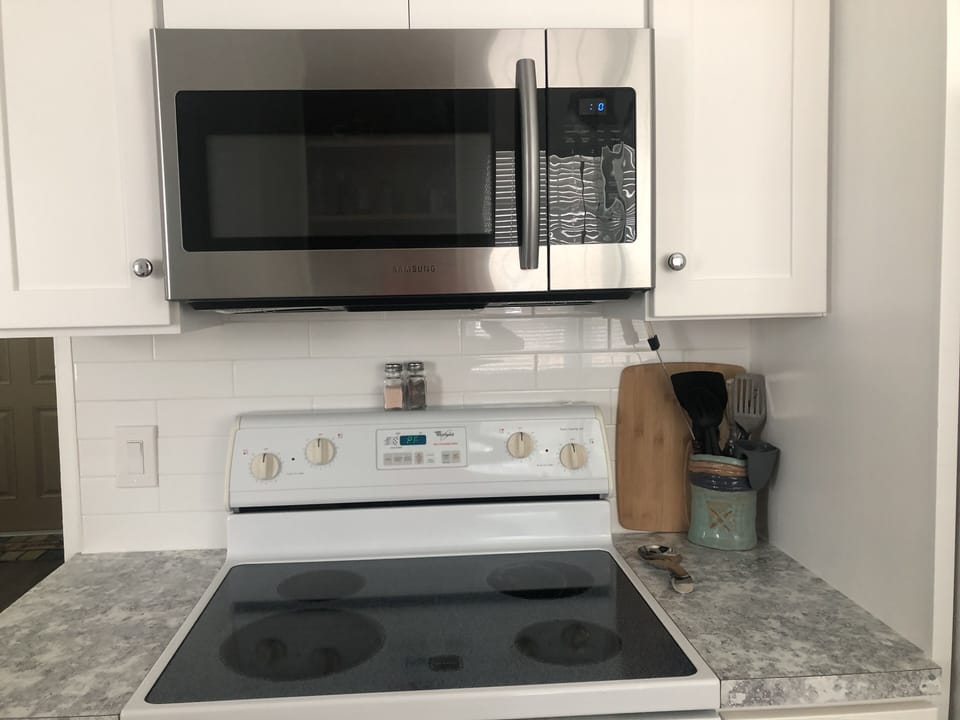 Stove & Microwave 
