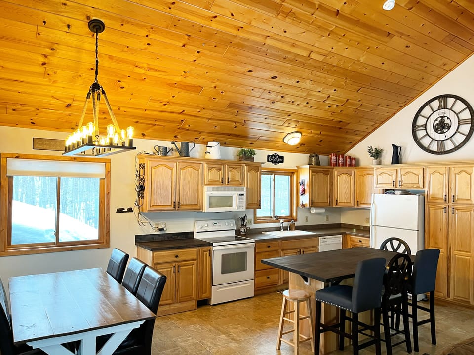 Kitchen view from front entry 