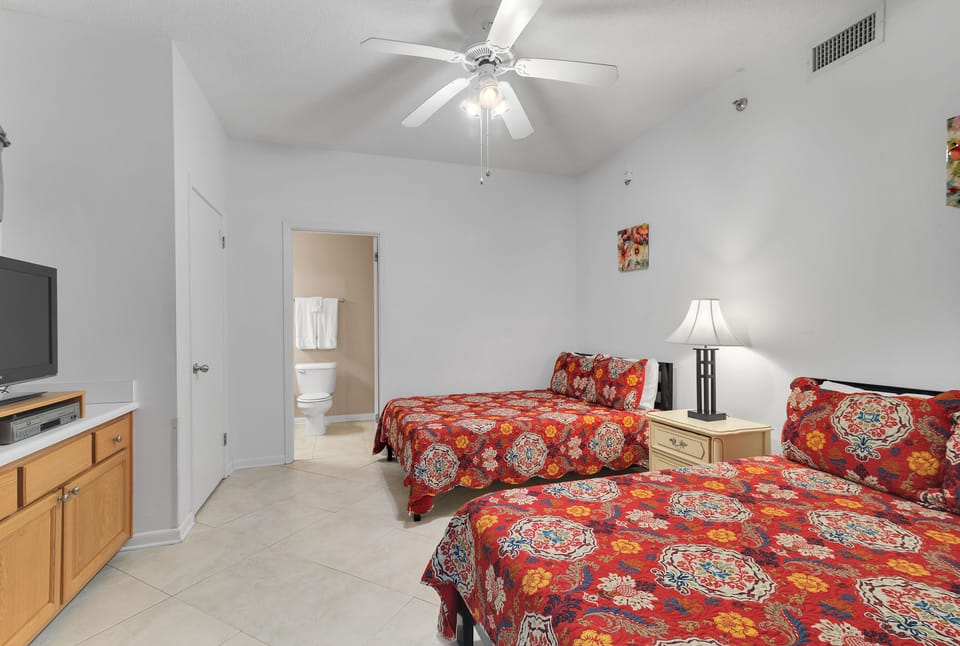 Guest Bedroom with 2 Full Size Beds