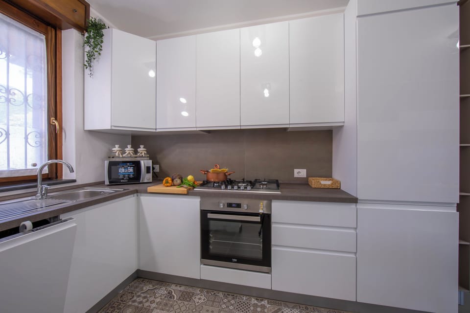 Family Apartment, Multiple Bedrooms (Menaggio Palphi) | Private kitchen | Fridge, microwave, oven, stovetop