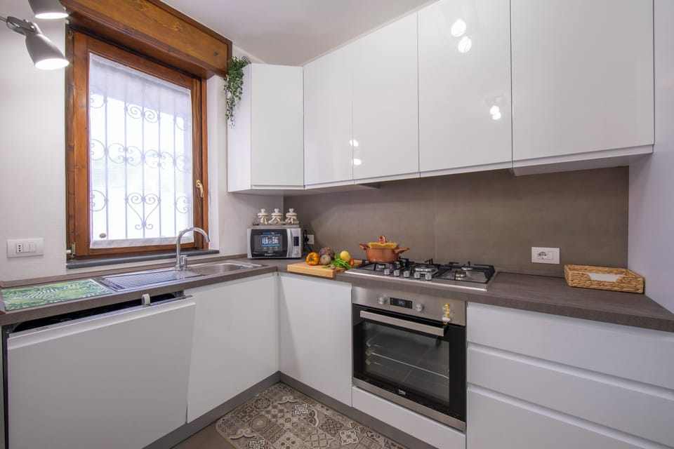 Family Apartment, Multiple Bedrooms (Menaggio Palphi) | Private kitchen | Fridge, microwave, oven, stovetop