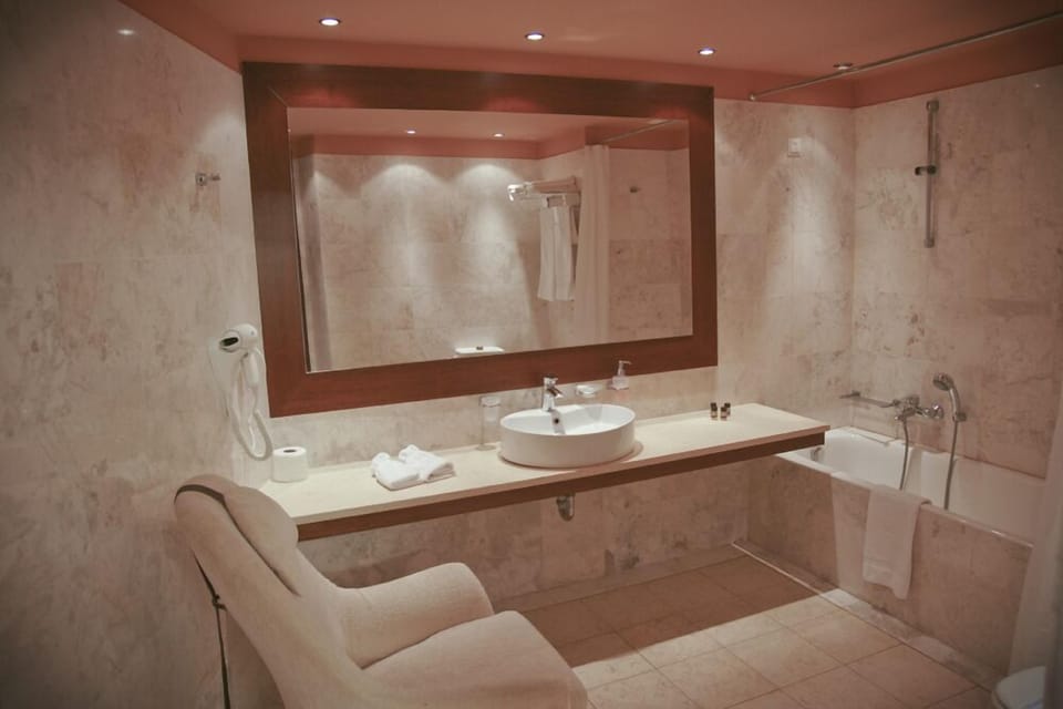 Suite, Sea View | Bathroom | Combined shower/tub, free toiletries, hair dryer, bathrobes