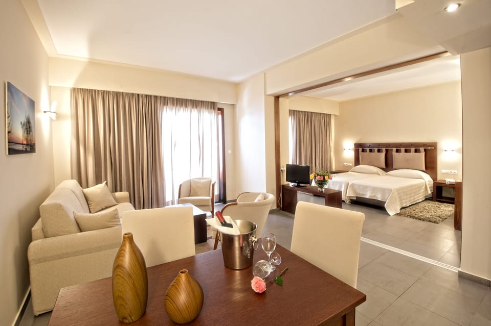 Suite, Sea View | Living area | Plasma TV