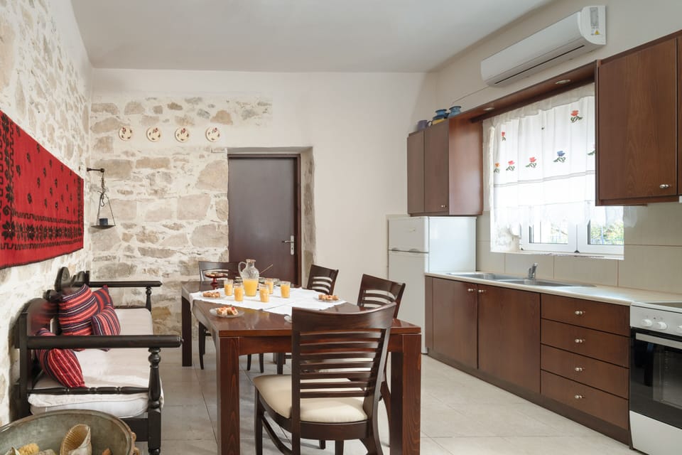 Traditional House | Private kitchen | Fridge, oven, stovetop, toaster