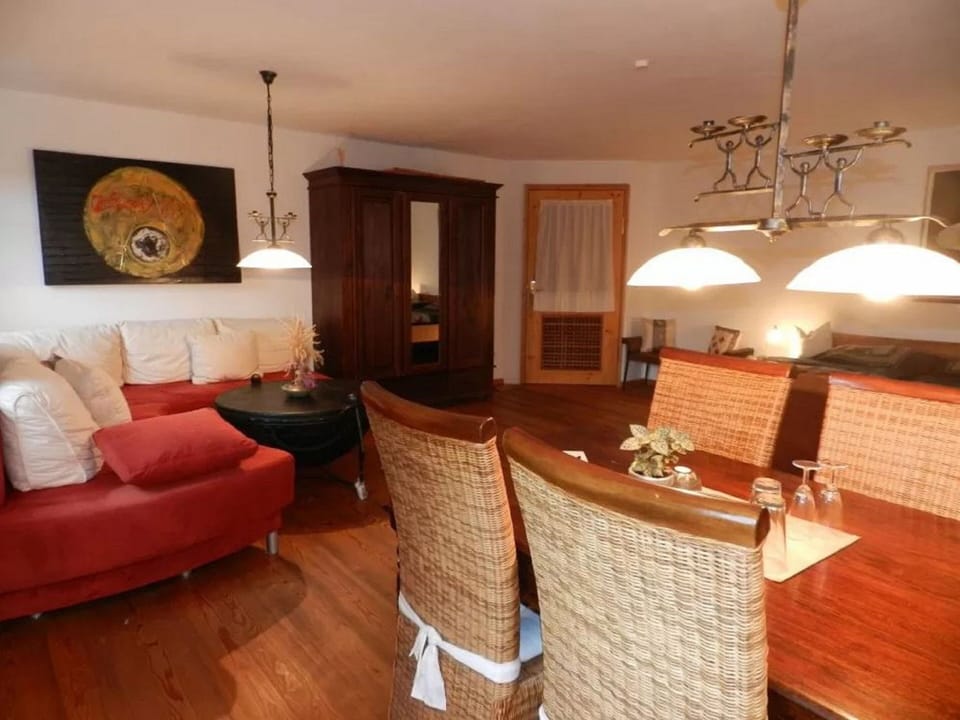 Double Room | Living area | 20-inch TV with satellite channels