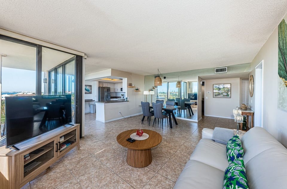 19-web-or-mls-Living Room 2