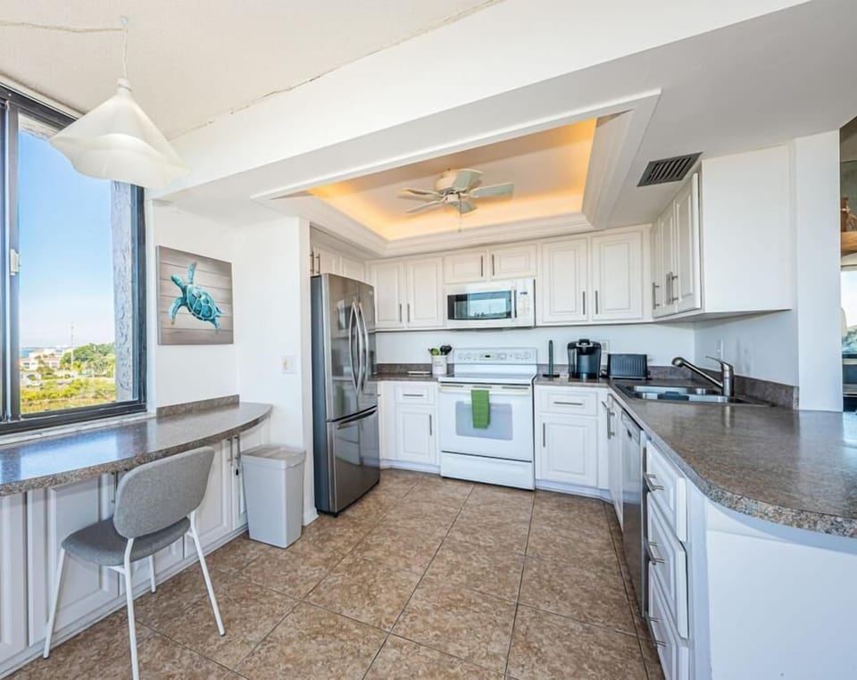 16-web-or-mls-Kitchen 1