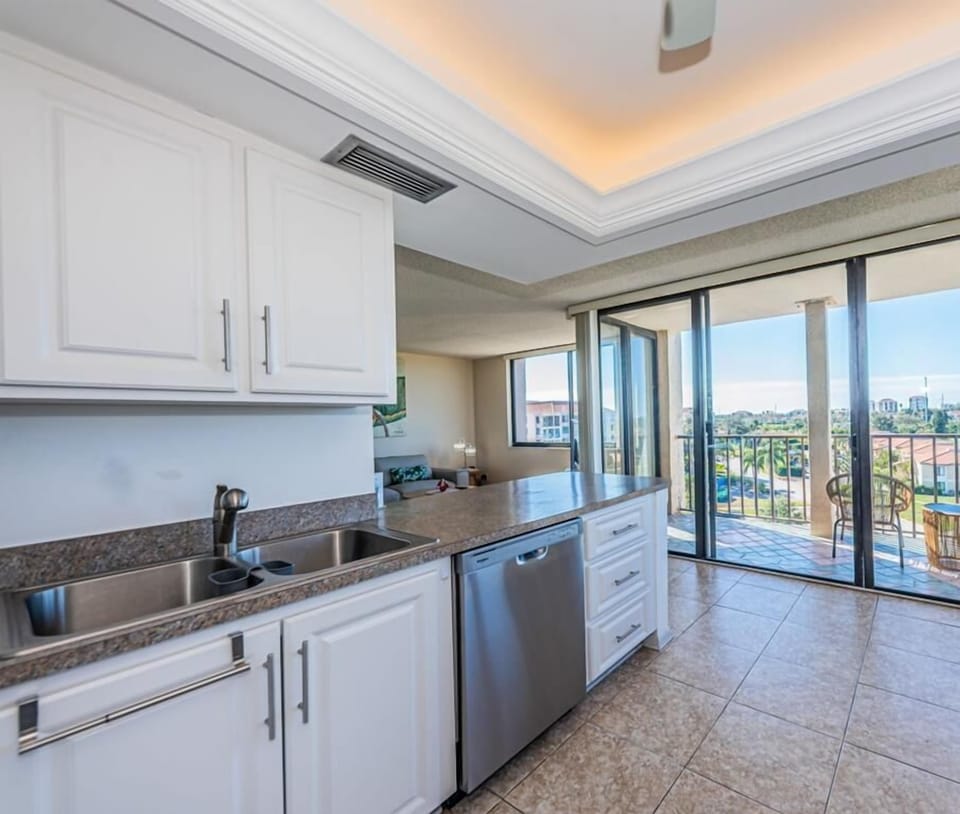 17-web-or-mls-Kitchen 2