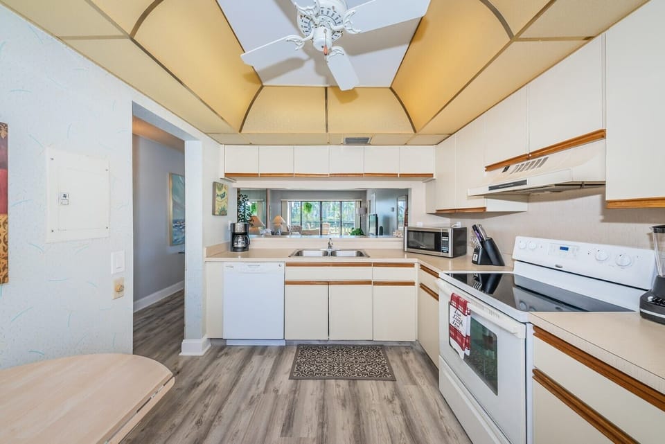 16-web-or-mls-Kitchen 1-3