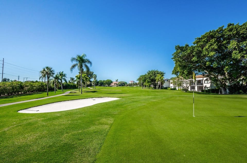 32-web-or-mls-Golf Course