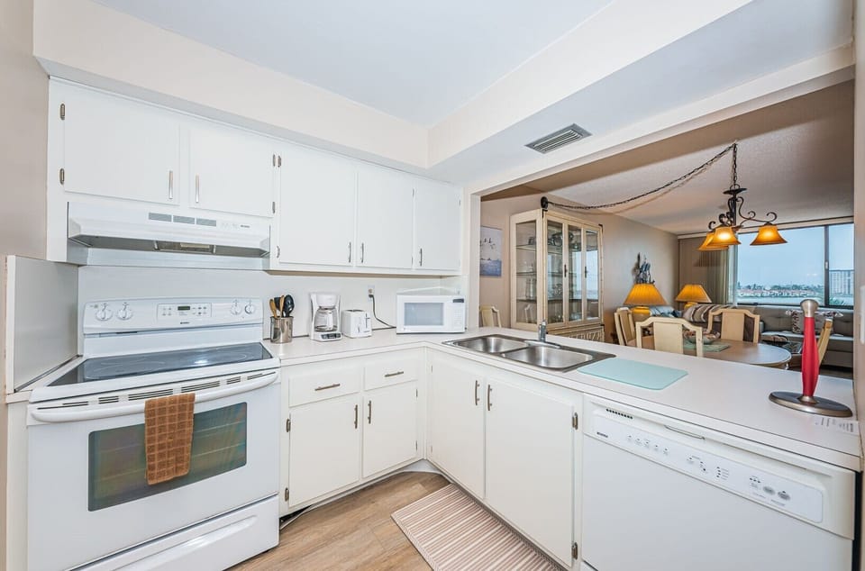 17-web-or-mls-Kitchen 1-4