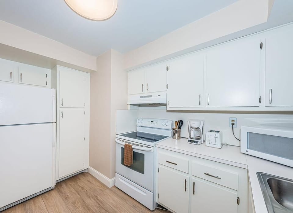 18-web-or-mls-Kitchen 2-4