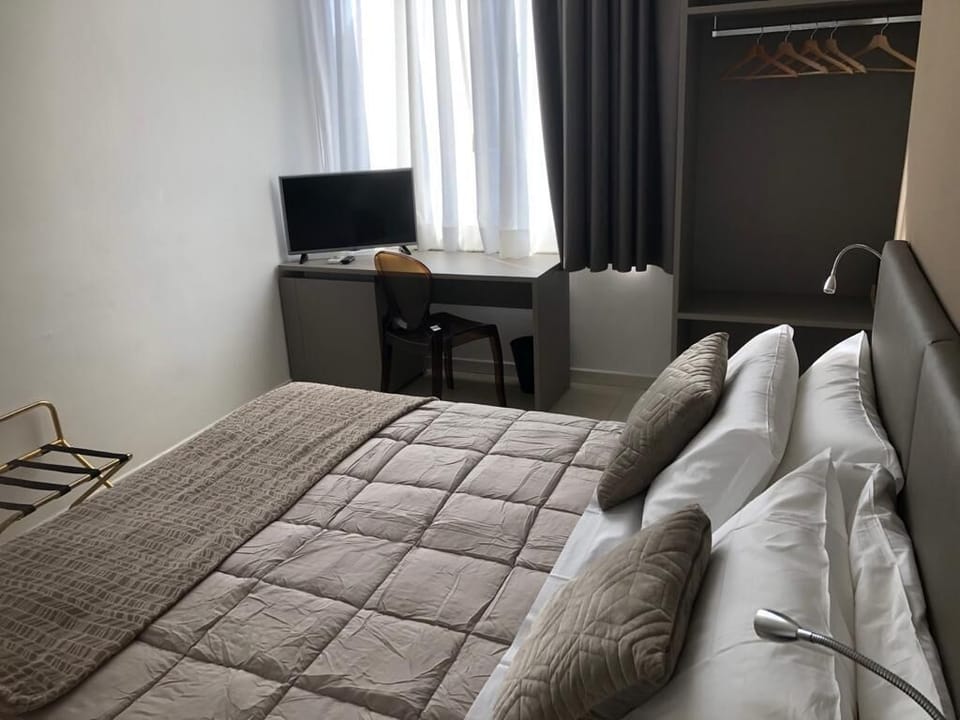 Economy Room, 2 Twin Beds | Minibar, in-room safe, desk, soundproofing