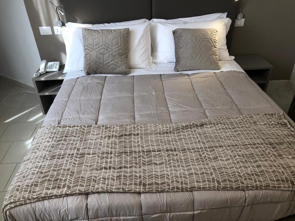 Economy Room, 2 Twin Beds | Minibar, in-room safe, desk, soundproofing