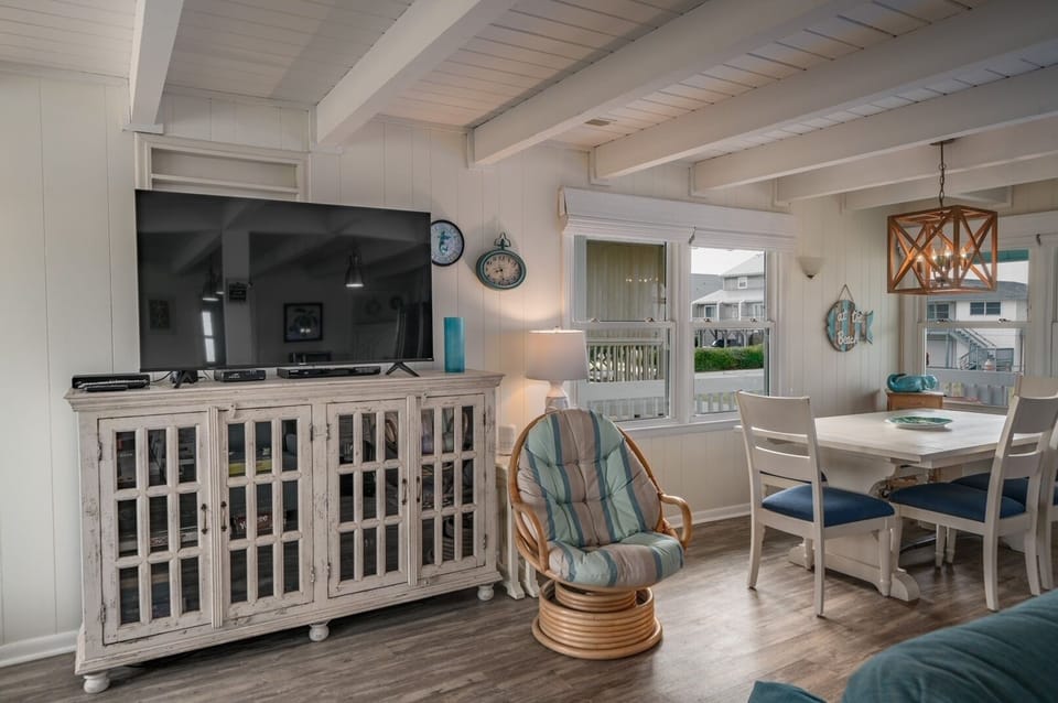 House, 3 Bedrooms | Private kitchen | Fridge, oven, coffee/tea maker, toaster