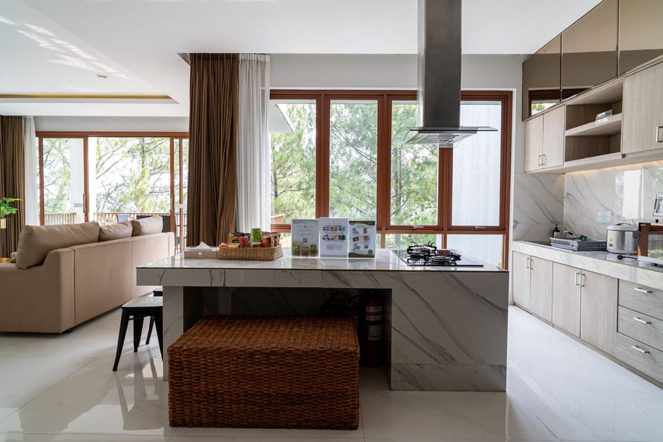 Family Villa (7 Bedrooms) | Private kitchen | Full-size fridge, microwave, oven, stovetop