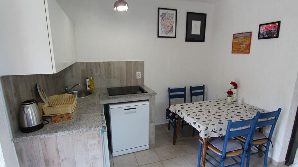 Kitchen and living room