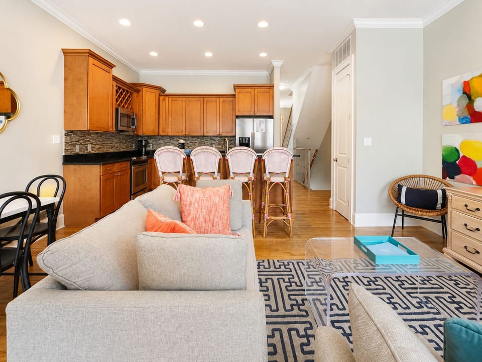 Living/Dining Area - 2nd floor
