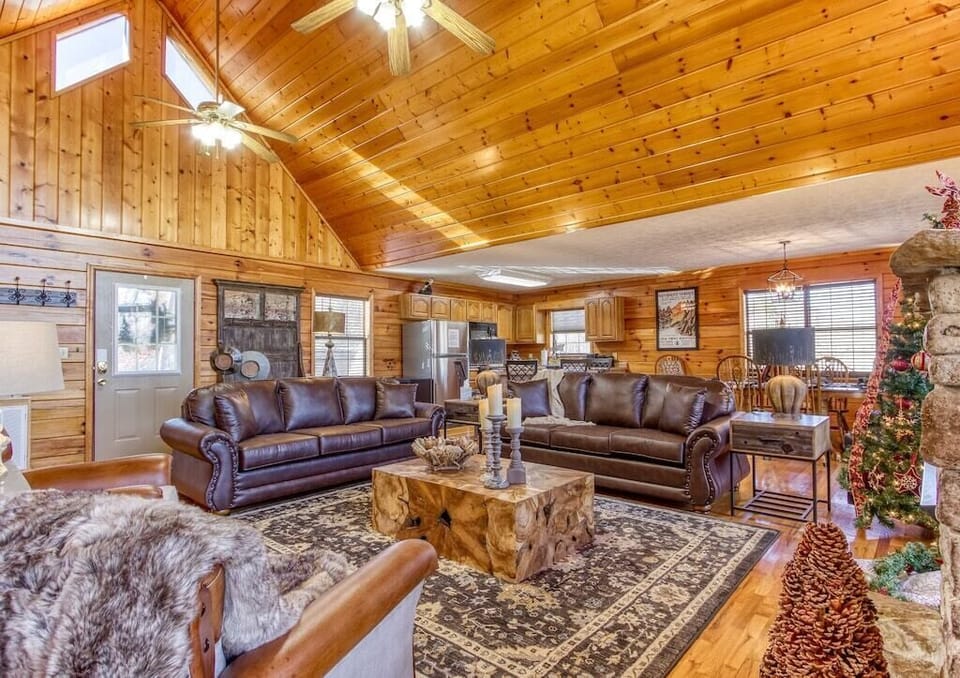 Twin Mountain's cozy living area