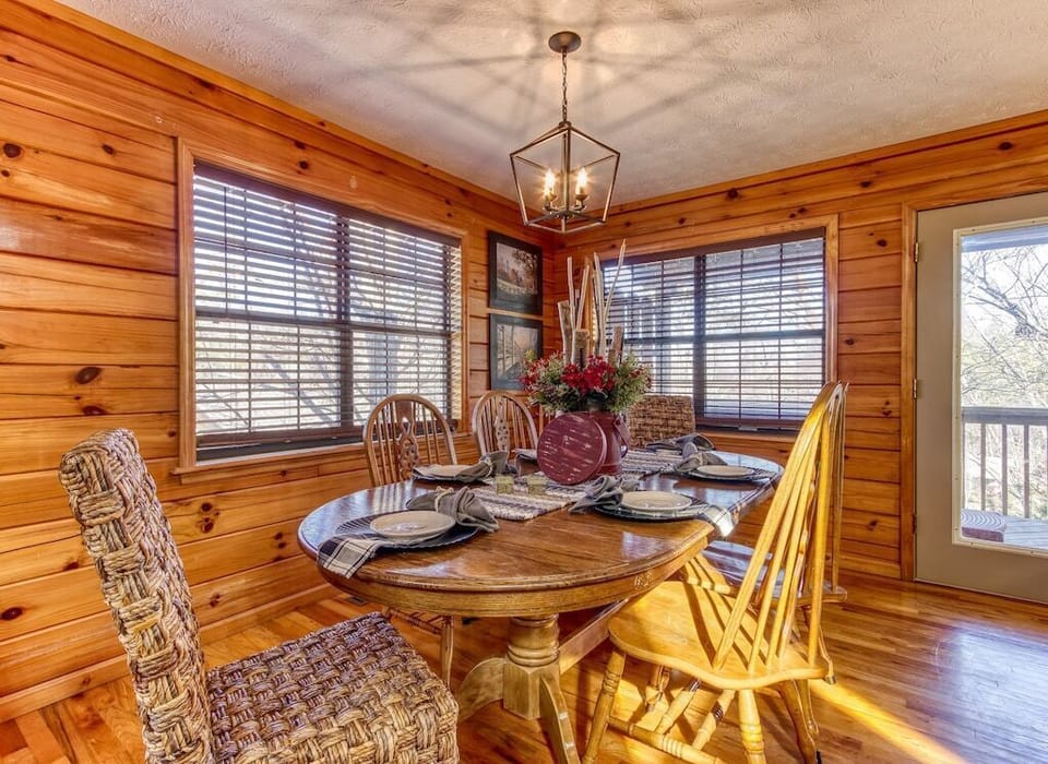 Twin Mountain's inviting dining table