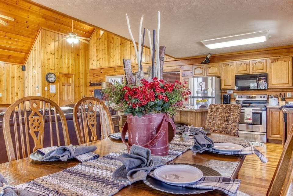 Twin Mountain's inviting dining table