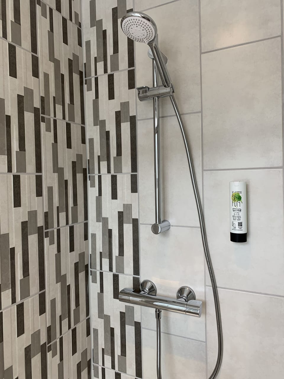 Superior Double Room | Bathroom | Shower, free toiletries, hair dryer, towels