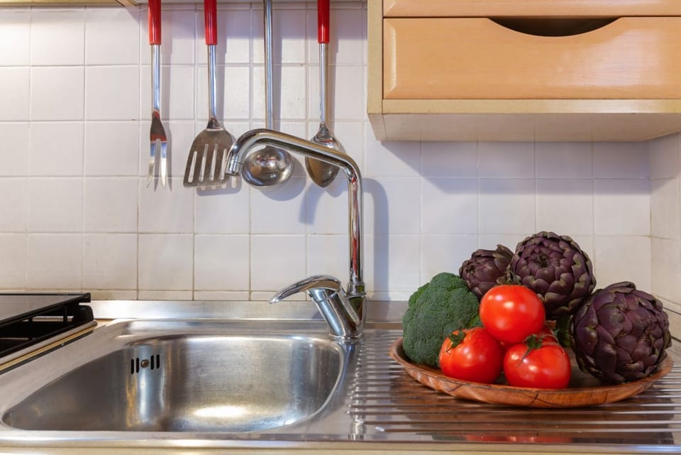 Apartment, 1 Bedroom | Private kitchen | Full-size fridge, microwave, oven, stovetop