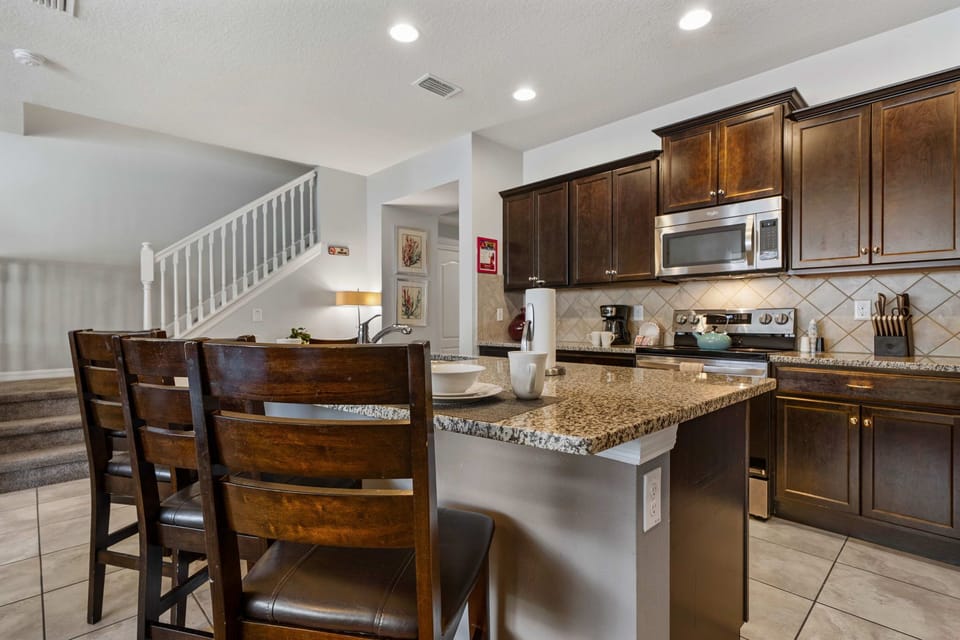 A Functional and Inviting Kitchen with All the Essentials